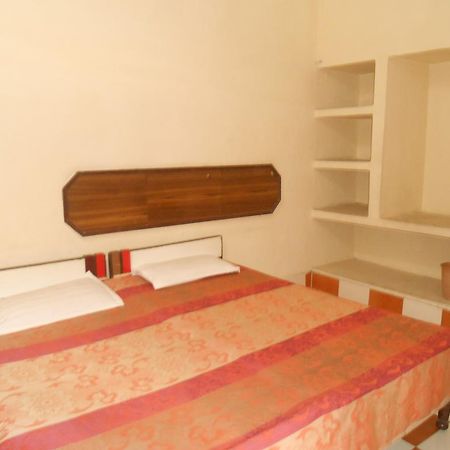 Gaurav Guest House Mathura Exterior photo